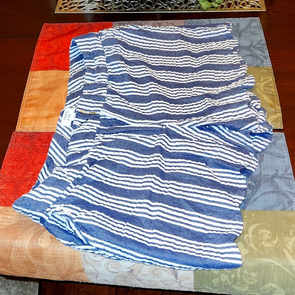 Cute! Blue and white shorts with scallop leg